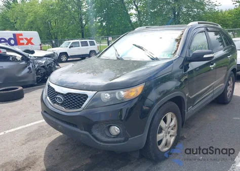 2013 Kia Sorento Lx z USA, uszkodzony, nr VIN 5XYKTCA60DG418613